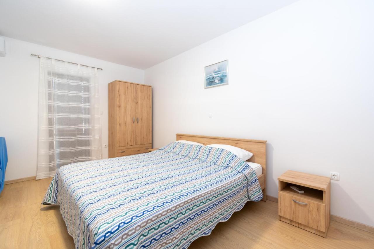 Apartments By The Sea Mandre, Pag - 3084 Kolan Exterior foto